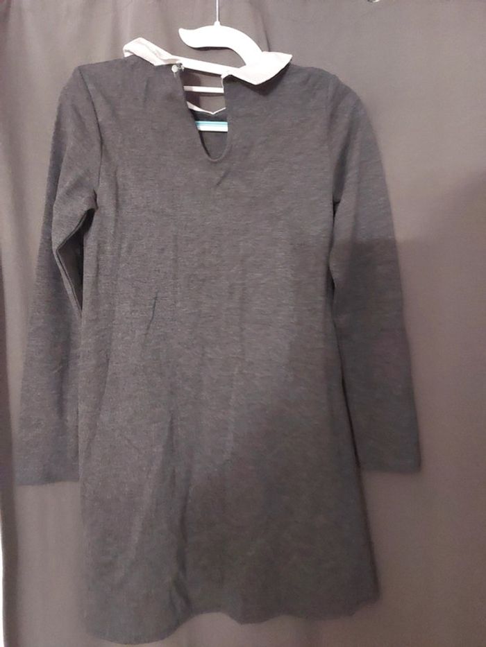 Très belle robe grise avec col XS ou 14 ans - photo numéro 3