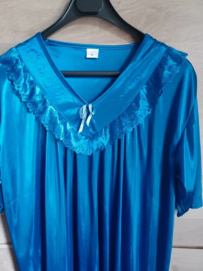 Chemise de nuit Taille M bleu satiné - photo numéro 2