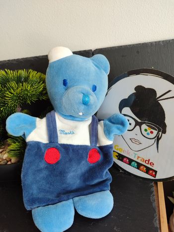 doudou marionnette ours salopette bleu marine Musti mustela blanc rouge DD002257