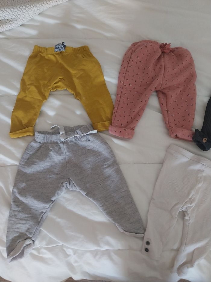 Lot pantalons + bodies - photo numéro 3