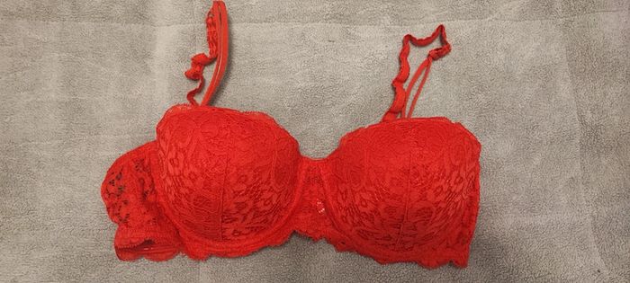 Soutien gorge rouge taille 95B - photo numéro 6