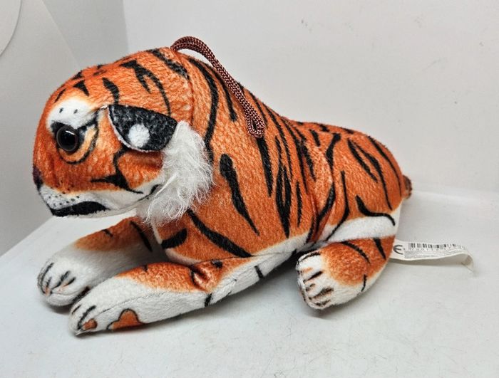 Tigre.
Longueur : 33cm.