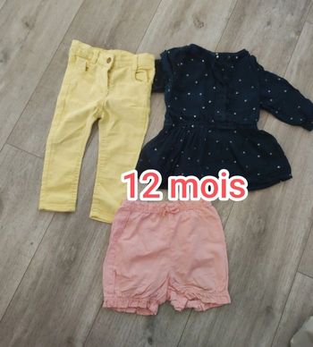 Lot de trois vêtements taille 12 mois