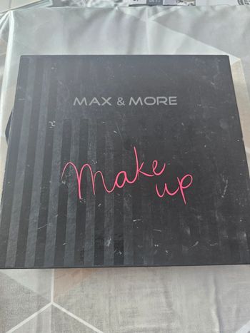 Palette de maquillage entiere