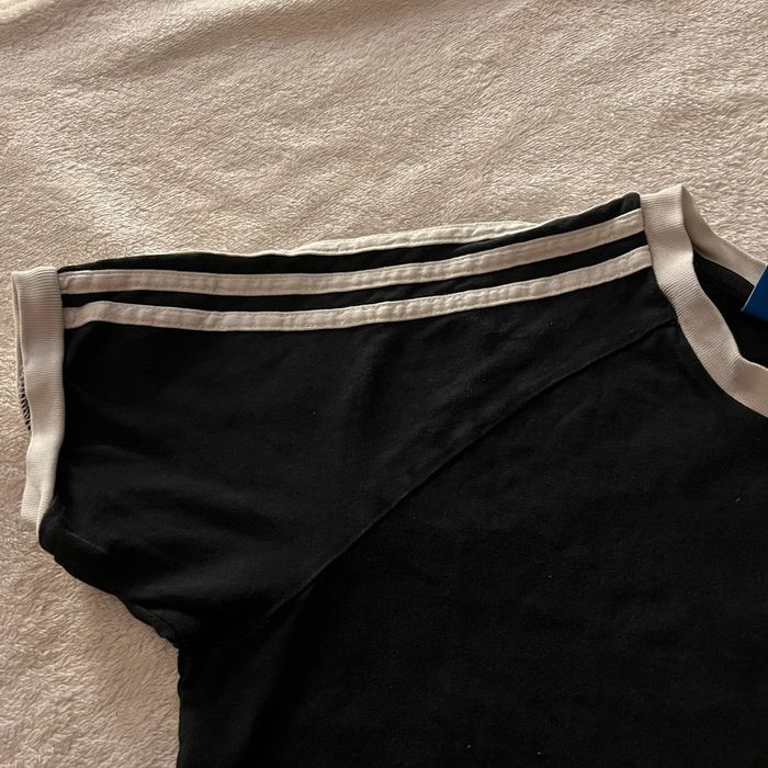 T-shirt adidas noir et blanc - photo numéro 3
