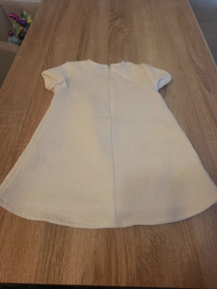 Robe. - photo numéro 2