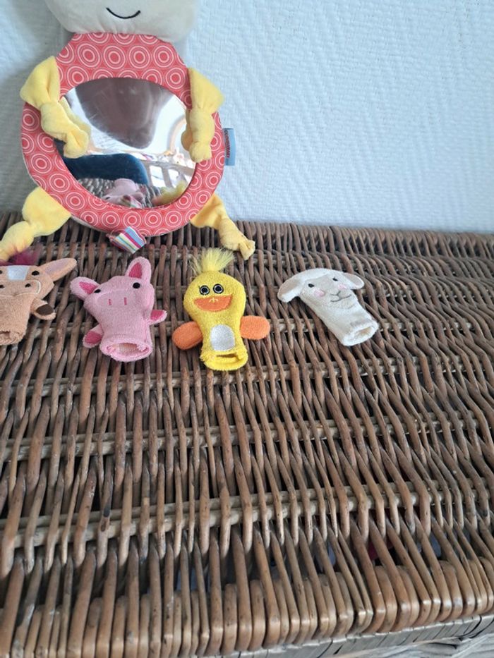 Peluche miroir voiture + 5 marionnettes a doigts - photo numéro 4