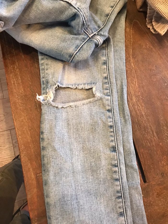 Jean effet déchiré, H&M , taille 38 - photo numéro 10