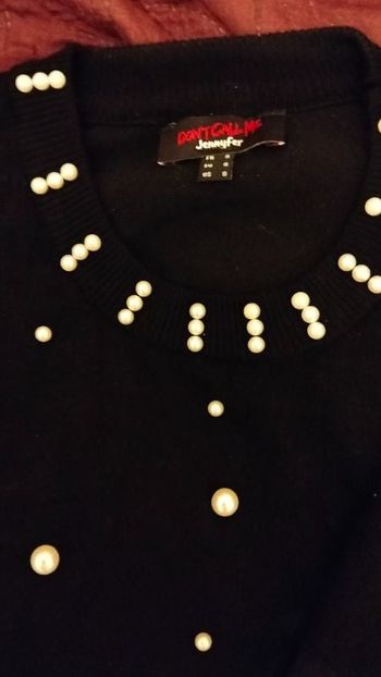 Robe pull noir Jennyfer avec perles blanches