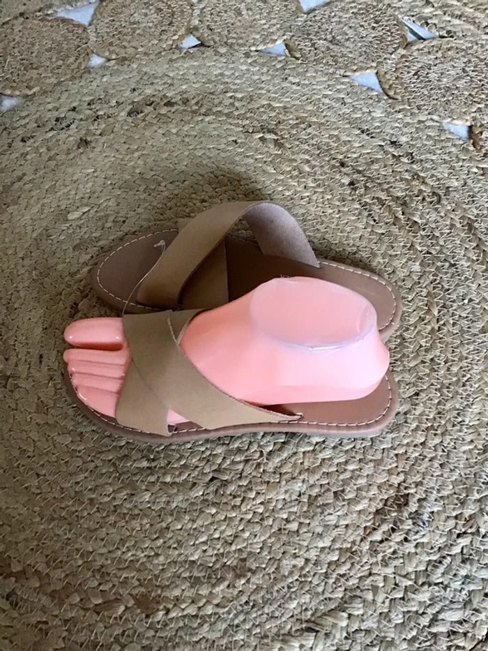 Sandale en cuir de couleur beige en taille 36 - photo numéro 4