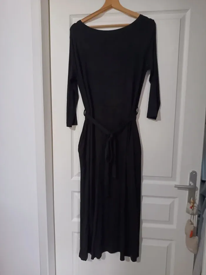 Robe noire - photo numéro 2