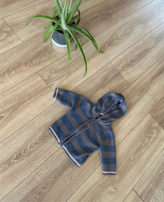 Gilet à fermeture éclair et capuche