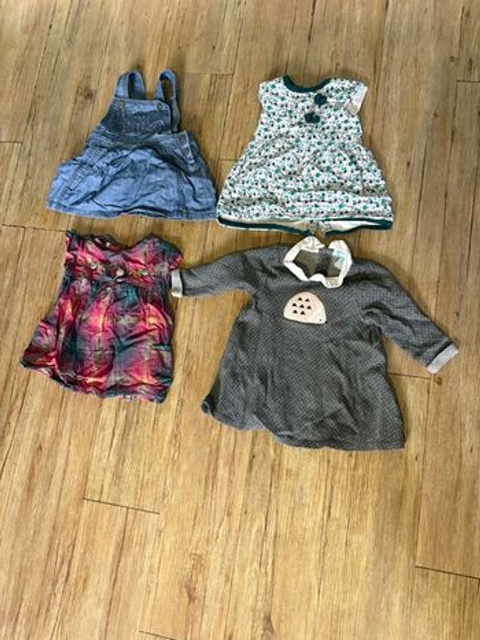 Lot 4 robes 6 mois + 1 t-shirt