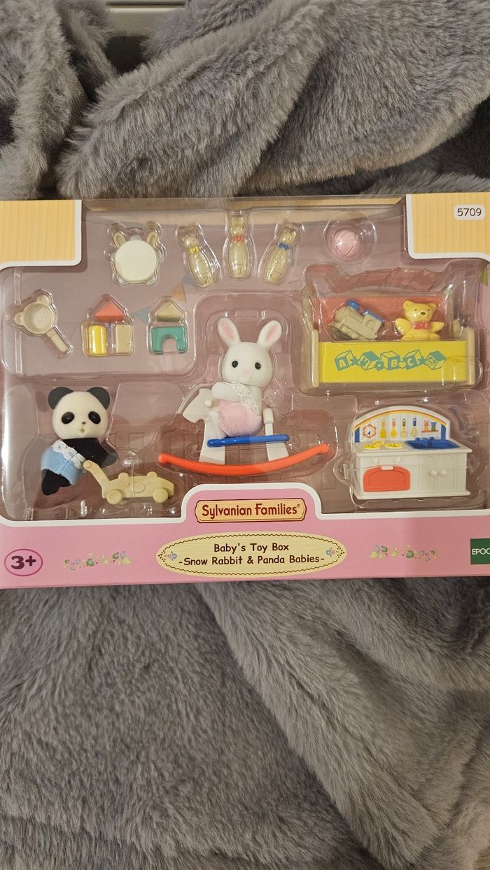 Lapin et panda sylvanian familie