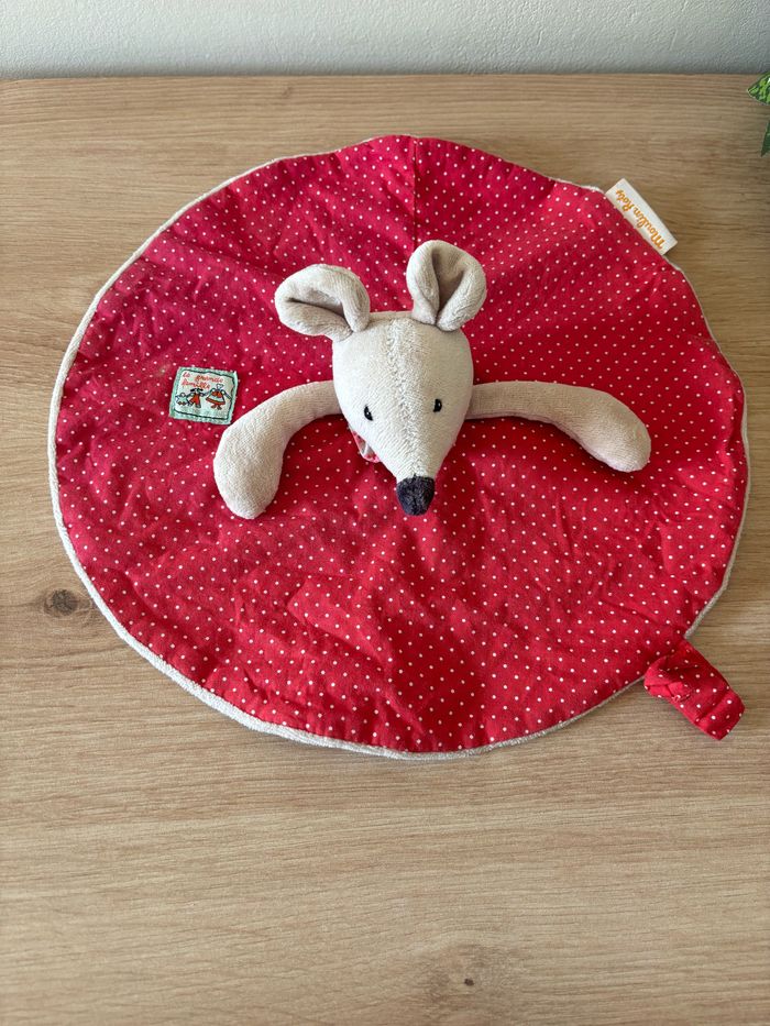 Doudou plat rond souris rouge pois la grande famille moulin roty - photo numéro 2