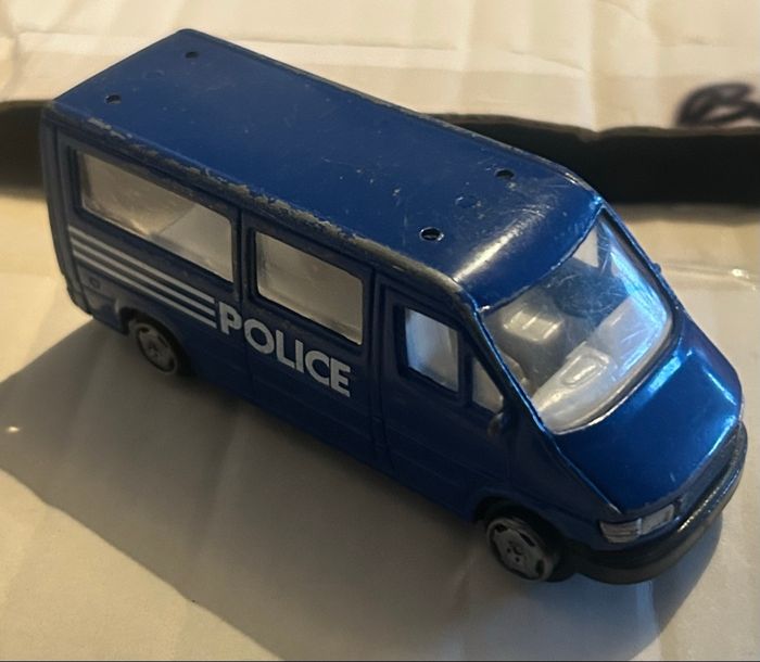 Camionnette Police - photo numéro 2
