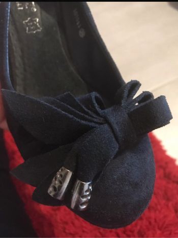 Belles Escarpins noirs en daim taille 39