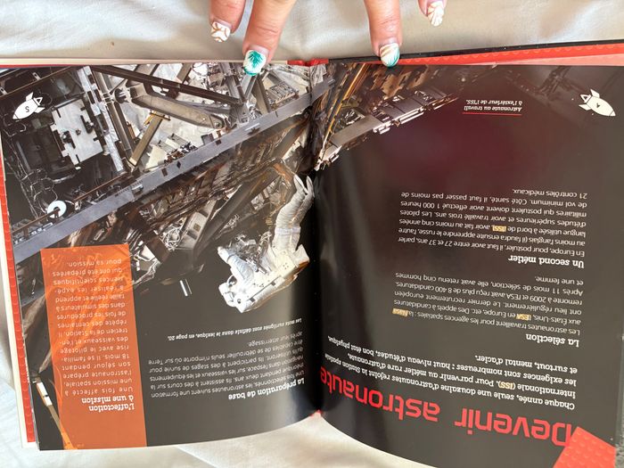 Livre astronaute avec briques de construction - photo numéro 3