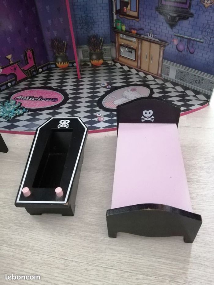 Grand manoir en bois "Monster high" - photo numéro 8