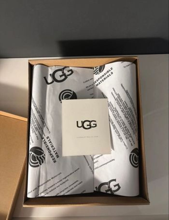Ugg neuve - photo numéro 7