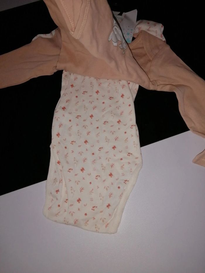 Lot de 2 body Bambi neuf t 23 mois - photo numéro 2