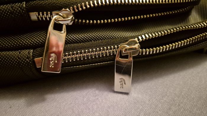 sacoche  Lacoste Noire comme neuf - photo numéro 9