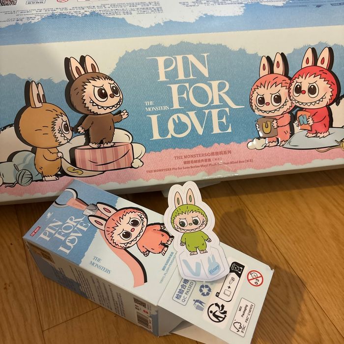 Labubu pin for love- V