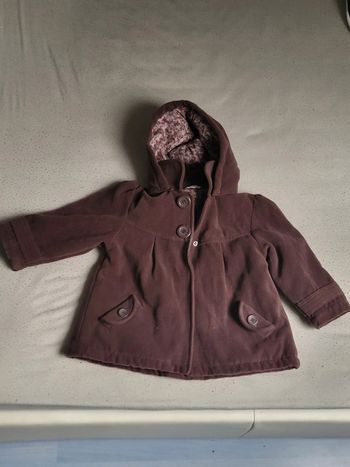 Magnifique manteau avec capuche détachable.