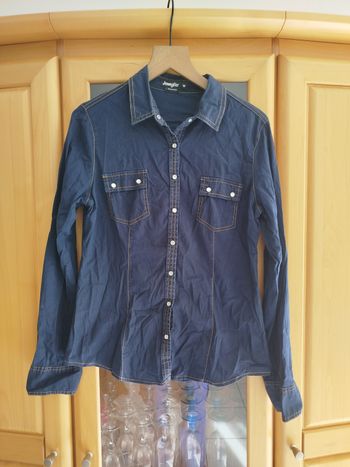 Chemise en jean bleu brut 
Taille M Jennyfer