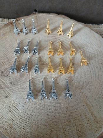 23 pendentifs tour Eiffel doré et argenté