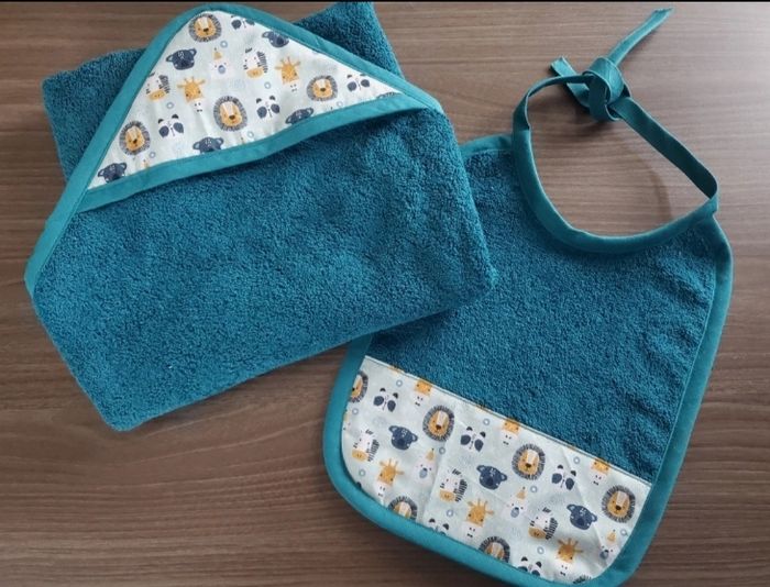 Lot cape de bain et bavoir