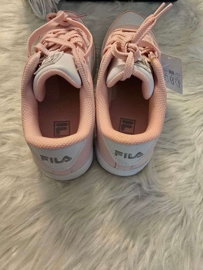 NEUVES (non portées) 💜💜😍😍 superbes baskets fila pointure 36 fille 💜💜😍😍 - photo numéro 5