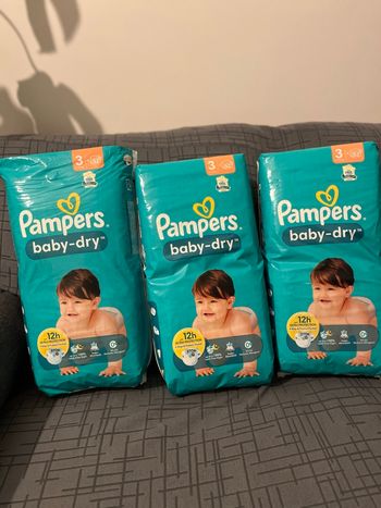 Lot de 3 paquets Pampers taille 3, 156 couches
