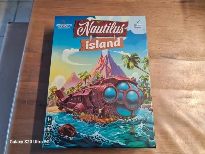 Neuf sous cellophane jeu de société Nautilus Island des éditions Funnyfox