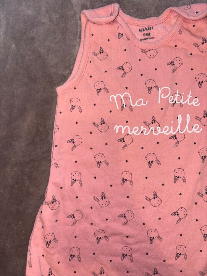 Gigoteuse Kiabi rose 0-6 mois en très bon état. - photo numéro 3