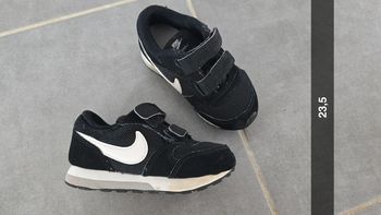 Basket nike noir et blanche