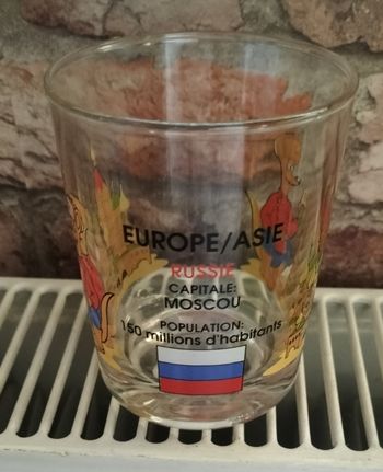 Verre motif russe