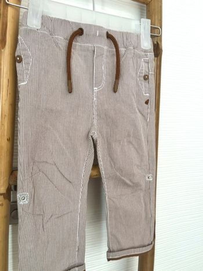 Lot de 2 pantalons en toile taille 18 mois - photo numéro 3