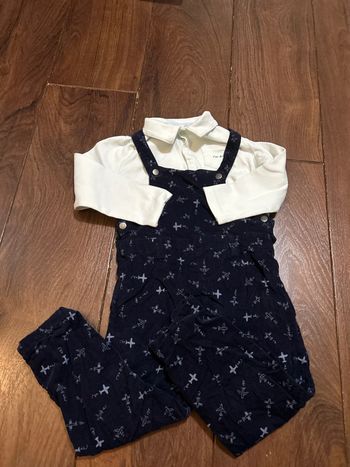 Salopette en velours et son pull assorti Avions de chez Absorba 3 ans