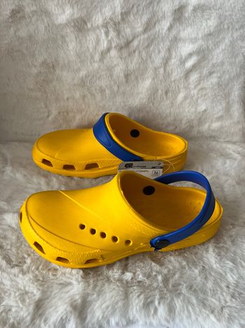 Sabots, sandales, jaunes pointure 36