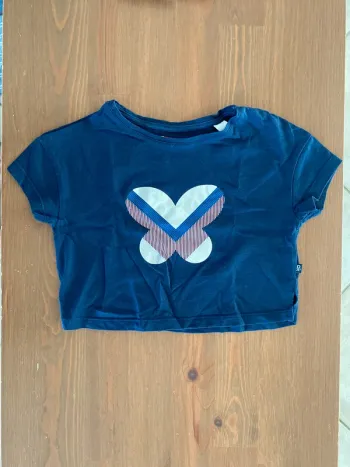 Top court OKAIDI bleu flocage papillon