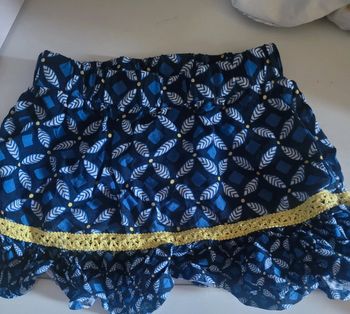 Jupe tres bon etat 2 / 3 ans