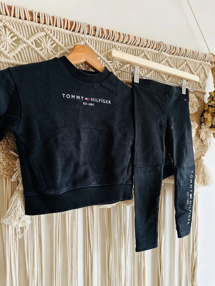 Ensemble noir Tommy Hilfiger taille 98