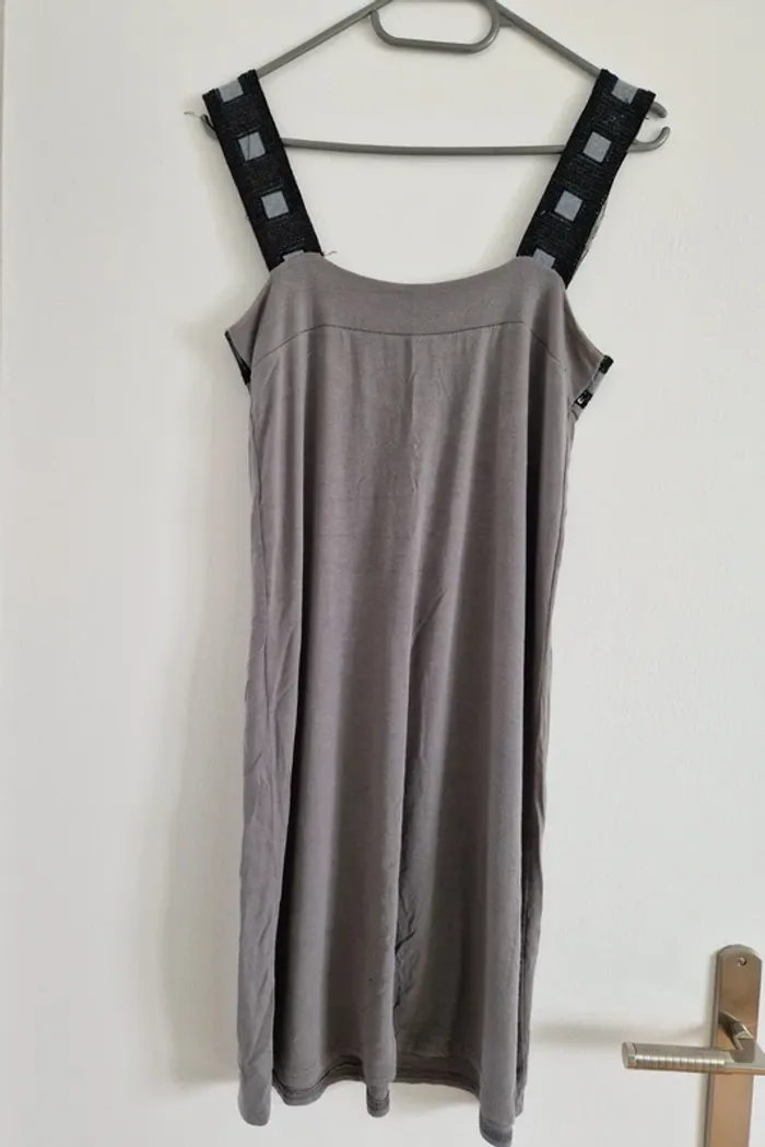Robe grise - photo numéro 3