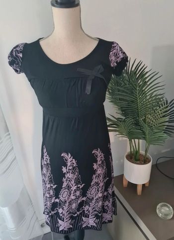 Robe noire fleurie