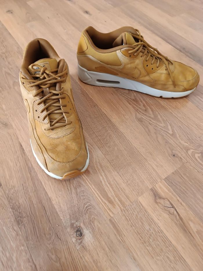 Nike Air max Homme couleur marron pointure 44 - photo numéro 3