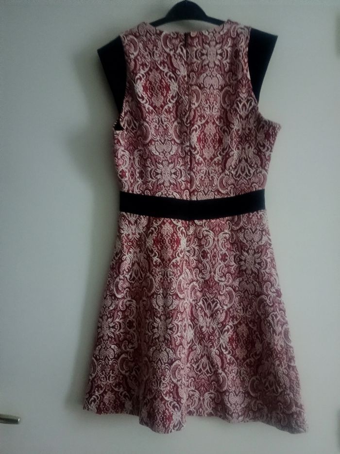 Robe zara rouge blanche et noir manches courtes XS - photo numéro 2