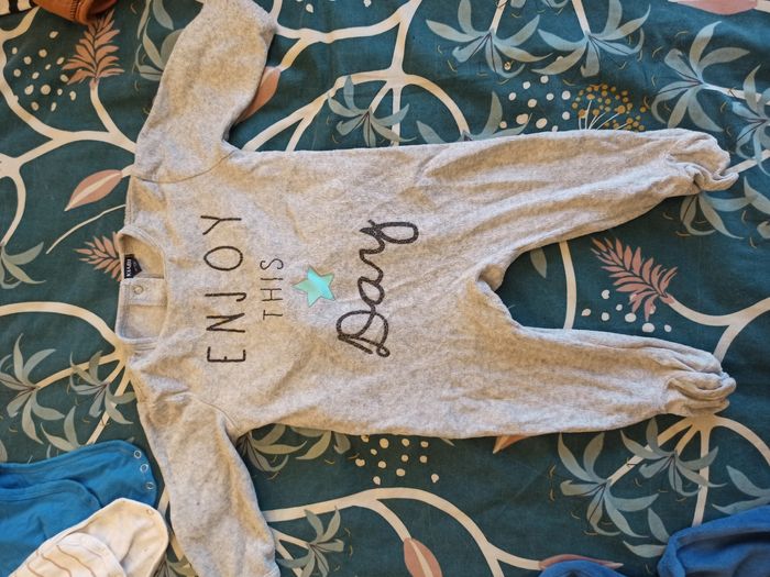 Lot vêtements garçon 9-12 mois - photo numéro 7