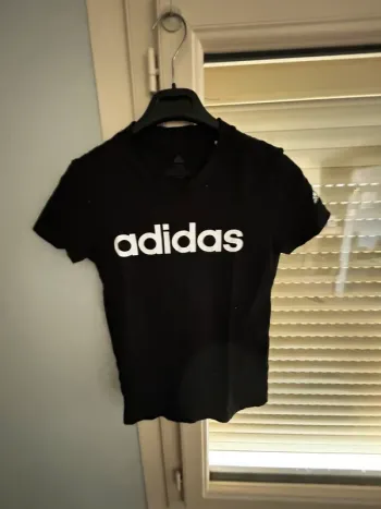 T-shirt adidas