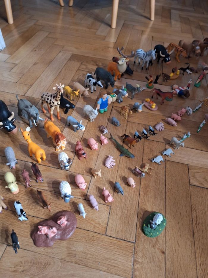 Gros lot d'animaux en plastique
